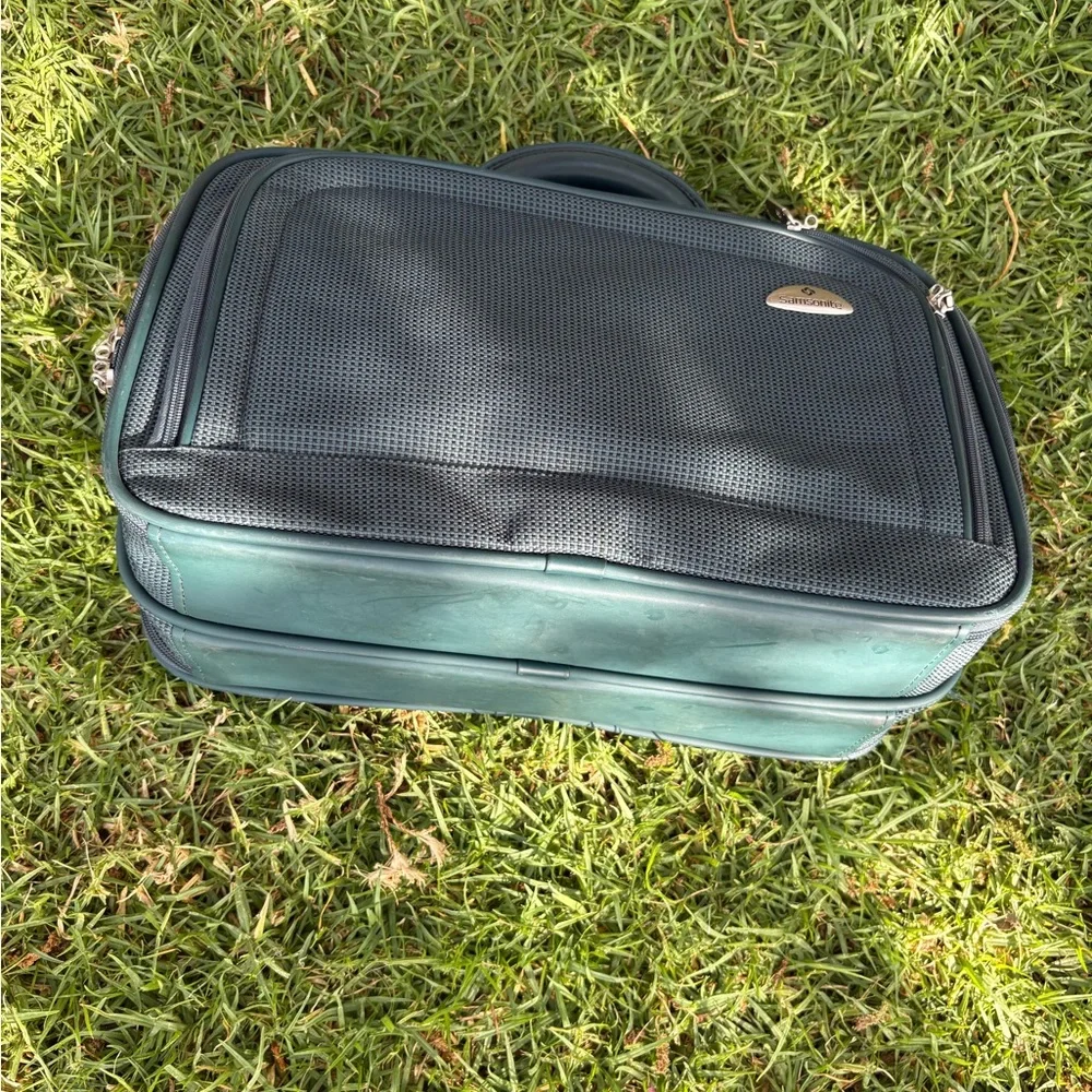Samsonite Gray Laptop Briefcase with Silver Zip Accents